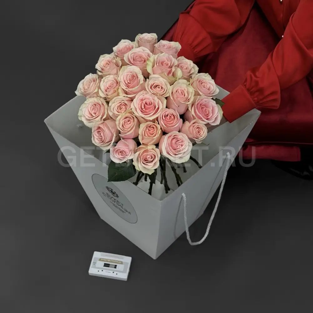 225165 Букет из 25 розовых роз с аудиокассетой 
