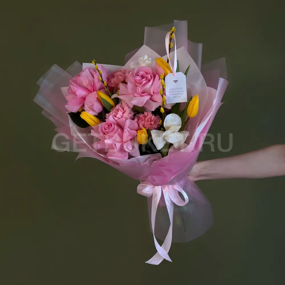 226595 Букет из роз, тюльпанов и гвоздик с вербой 